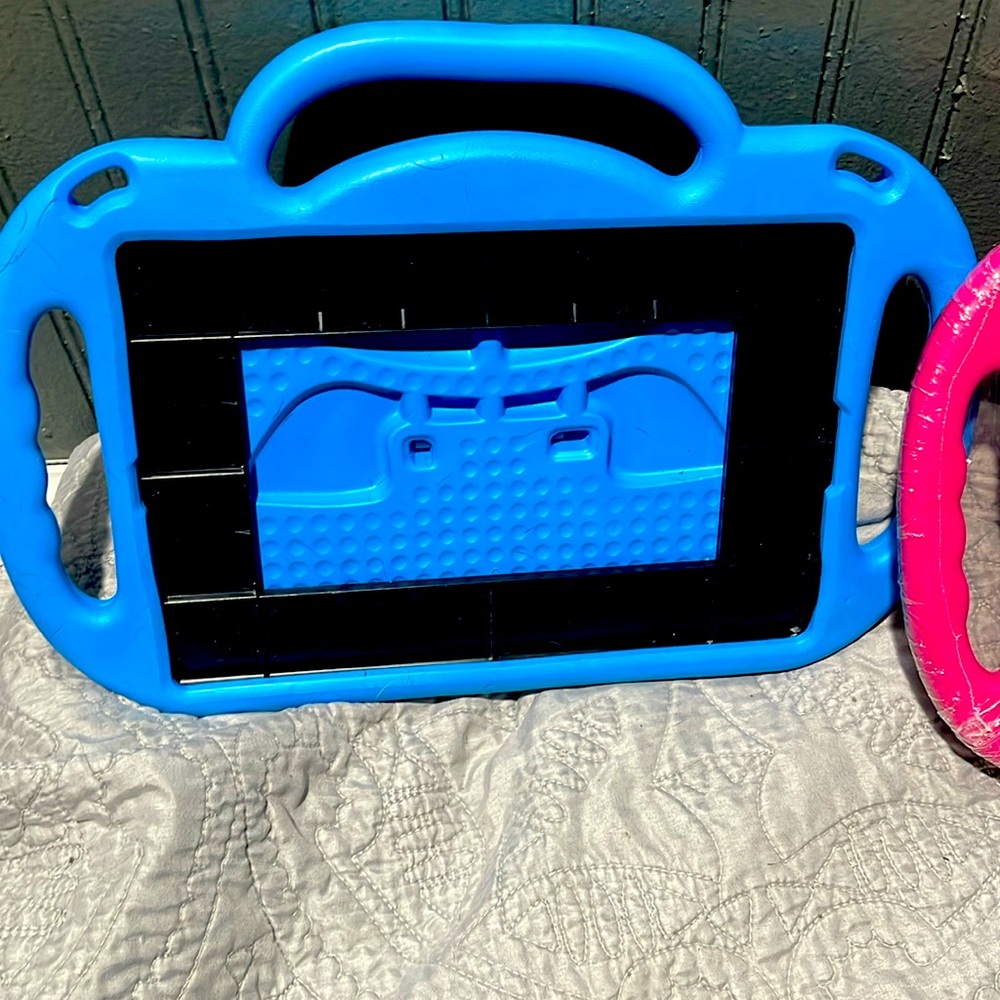 Ipad 10.2 protector for younger users.